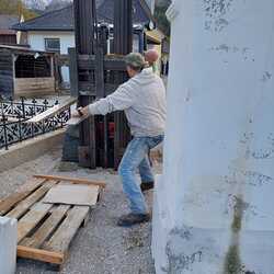 neue Bänke für den Friedhof 